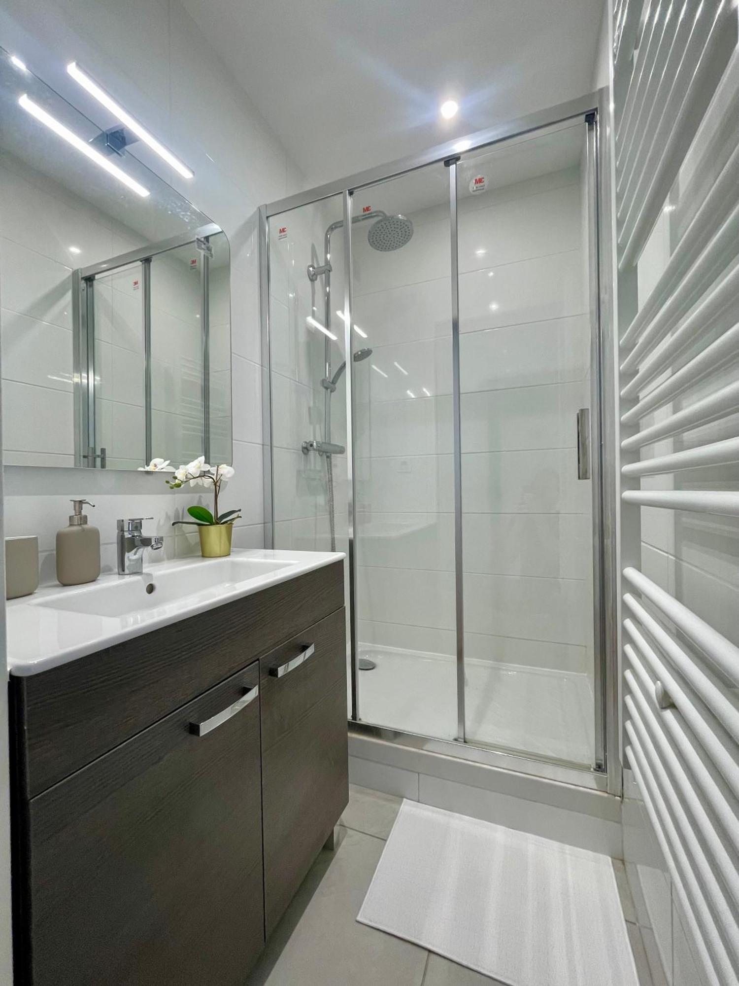 Bngo I Le Spacieux I 3 Chambres, 2 Salles De Bain, Parking Prive Gratuit, 8 Personnes, Vieux Lyon Hypercentre Eksteriør bilde